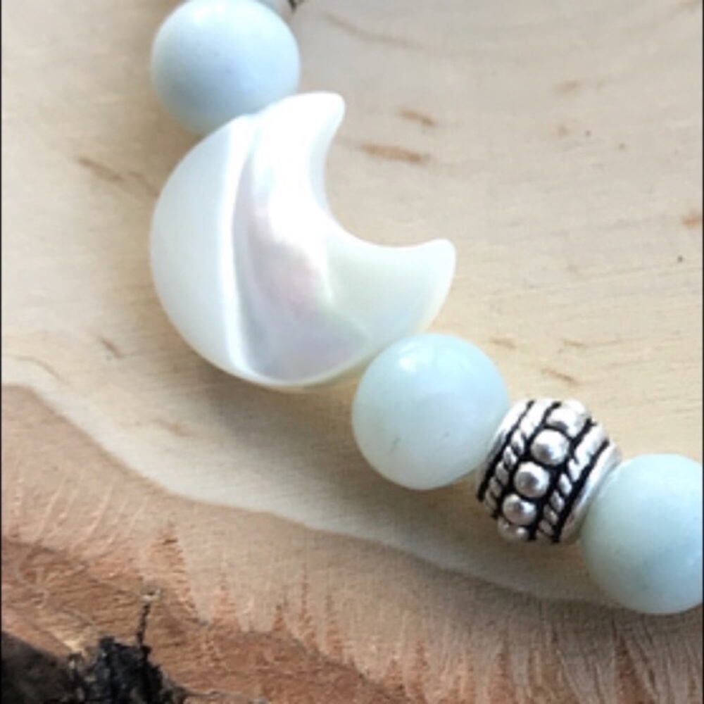 Genuine mother of pearl moon & amazonite beads - Picture 8 of 9